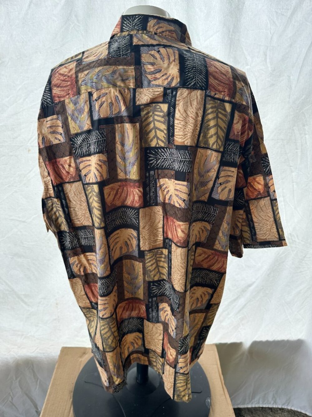 Tori Richard Men's Floral Leaf Pattern Men's Black Brown Hawaiian Shirt 2XL XXL - Picture 3 of 3